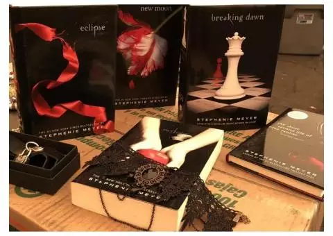 Full set of The Twilight Saga Books with Bonus